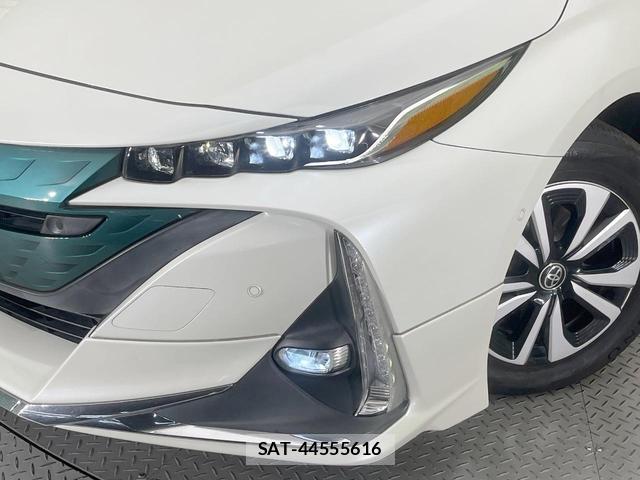 Toyota PRIUS PHV 2018-01 8866020-11