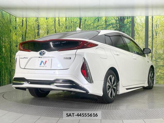 Toyota PRIUS PHV 2018-01 8866020-16