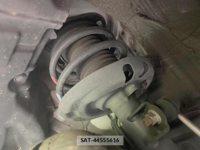 Toyota PRIUS PHV 2018-01 8866020-19