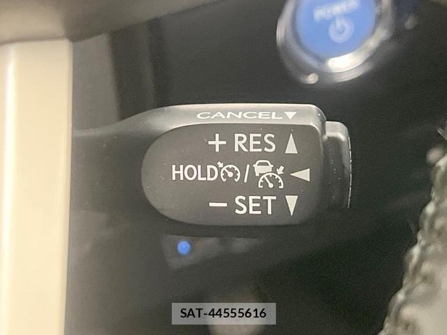 Toyota PRIUS PHV 2018-01 8866020-5