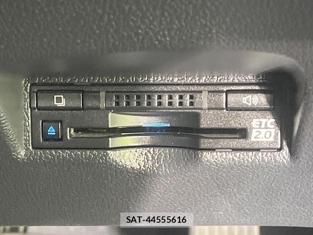 Toyota PRIUS PHV 2018-01 8866020-6