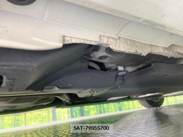 Toyota PRIUS PHV 2017-05 8866025-19
