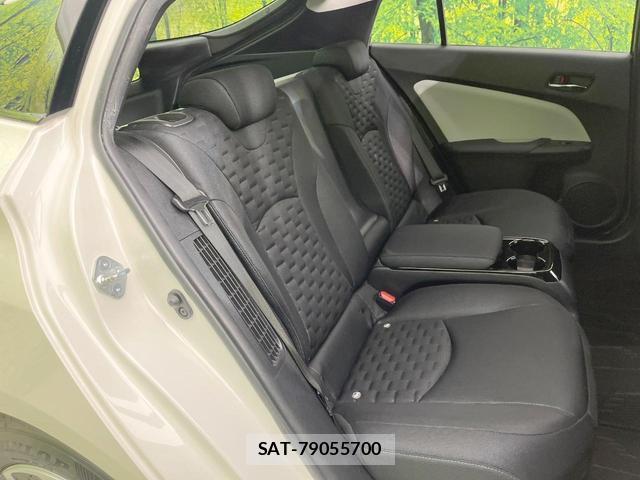 Toyota PRIUS PHV 2017-05 8866025-8