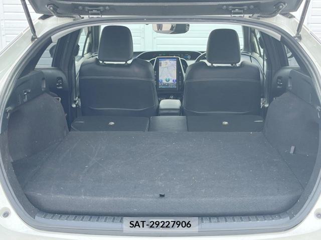 Toyota PRIUS PHV 2017-11 8866446-10