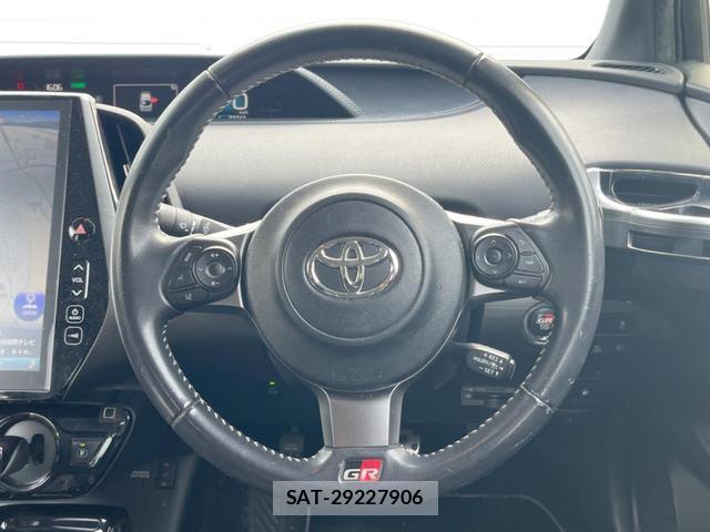 Toyota PRIUS PHV 2017-11 8866446-11
