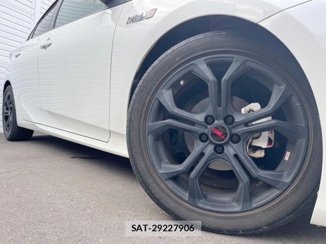 Toyota PRIUS PHV 2017-11 8866446-13