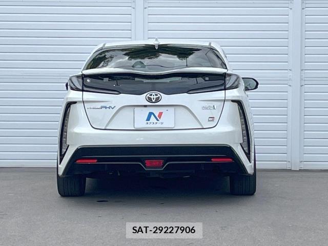 Toyota PRIUS PHV 2017-11 8866446-15