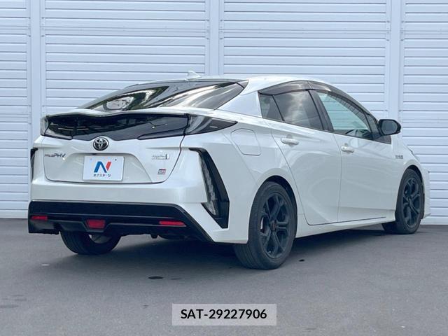 Toyota PRIUS PHV 2017-11 8866446-17