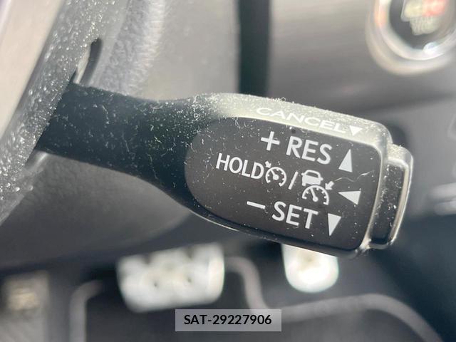 Toyota PRIUS PHV 2017-11 8866446-5