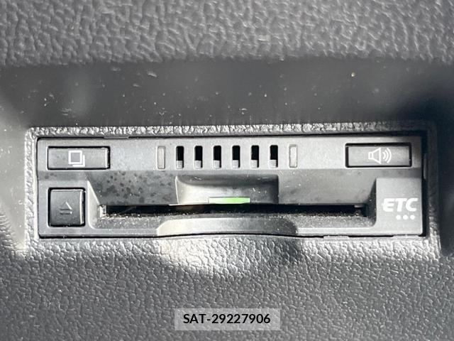 Toyota PRIUS PHV 2017-11 8866446-7