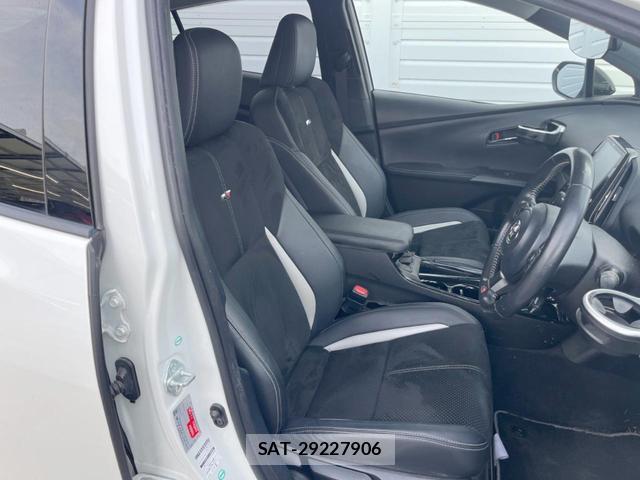 Toyota PRIUS PHV 2017-11 8866446-8