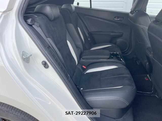 Toyota PRIUS PHV 2017-11 8866446-9