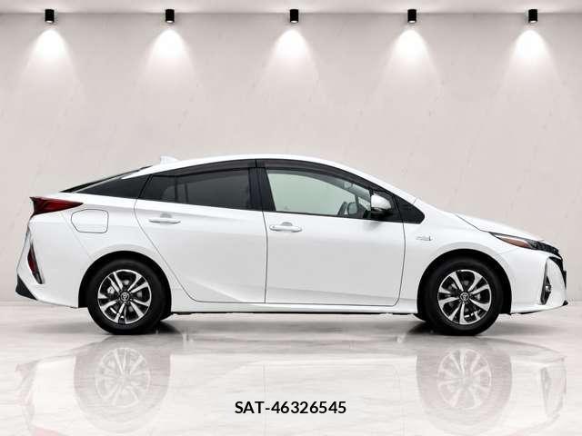 Toyota PRIUS PHV 2018-06 8866936-1