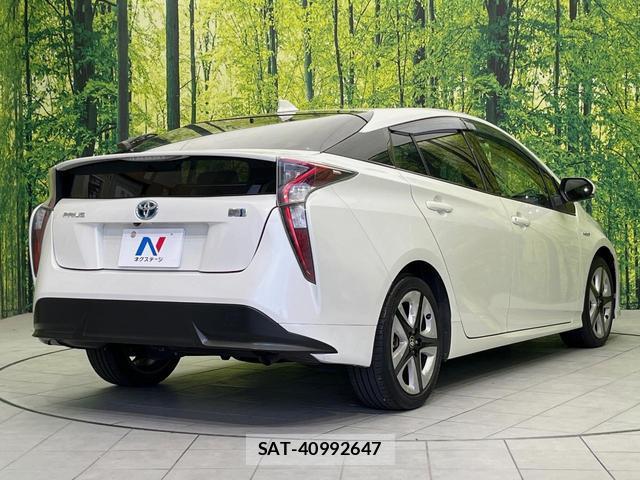 Toyota PRIUS 2016-04 8865362-16