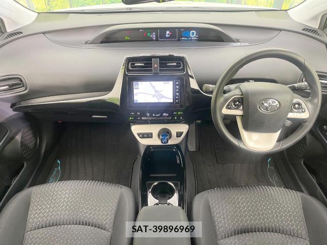 Toyota PRIUS 2018-09 8866017-1
