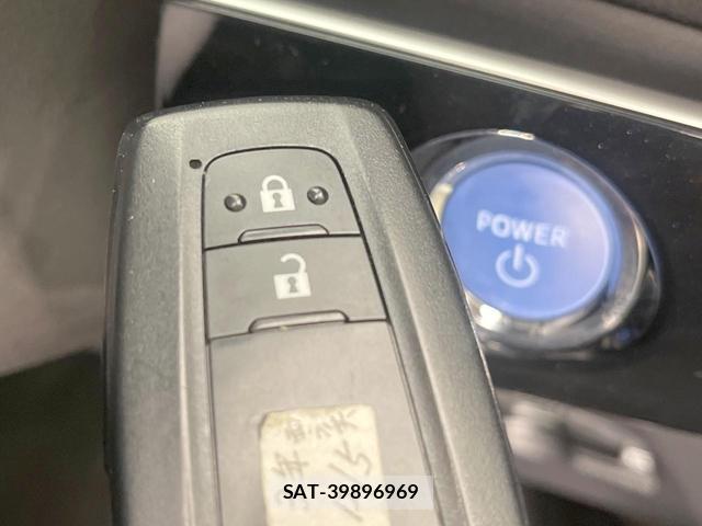 Toyota PRIUS 2018-09 8866017-6