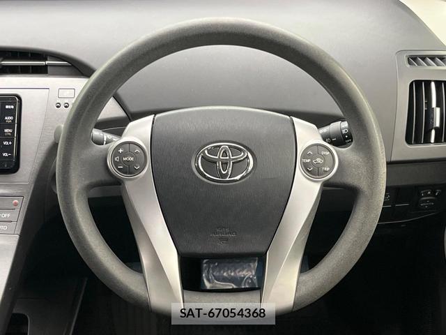Toyota PRIUS 2015-10 8866368-11