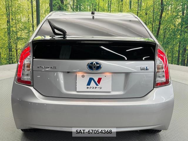 Toyota PRIUS 2015-10 8866368-15