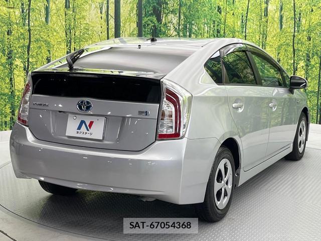 Toyota PRIUS 2015-10 8866368-17
