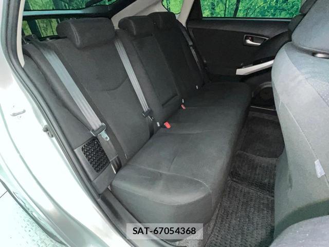 Toyota PRIUS 2015-10 8866368-9