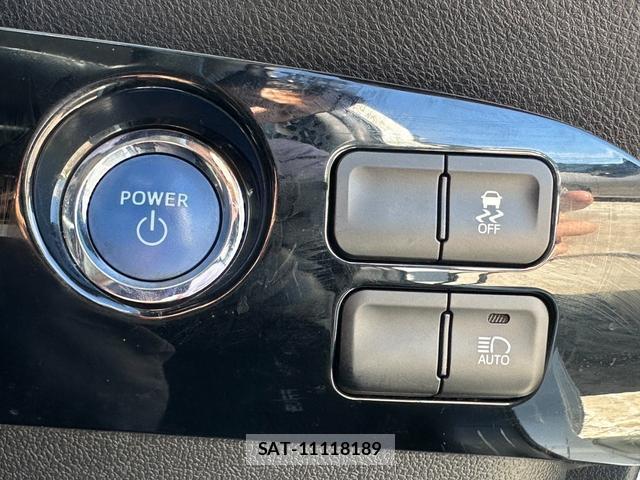 Toyota PRIUS 2016-03 8866643-13