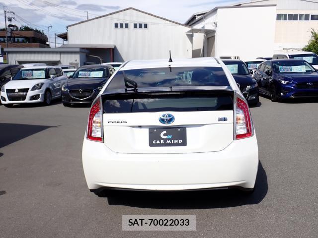 Toyota PRIUS 2014-12 8867100-1