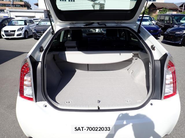 Toyota PRIUS 2014-12 8867100-18