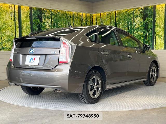 Toyota PRIUS 2014-05 8867181-16