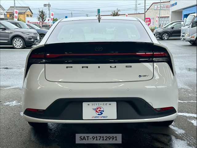 Toyota PRIUS 2023-03 8867404-15