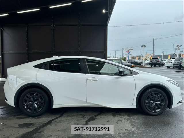 Toyota PRIUS 2023-03 8867404-17