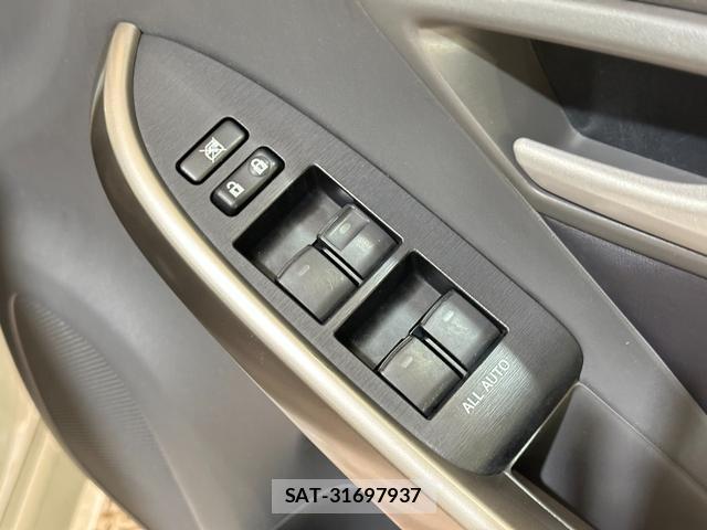 Toyota PRIUS 2011-05 8867421-11