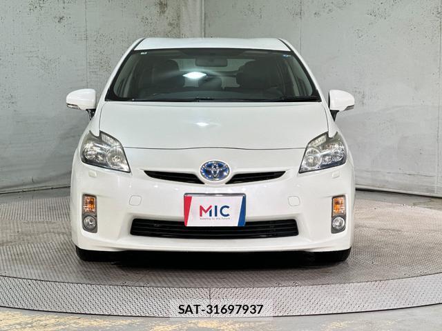 Toyota PRIUS 2011-05 8867421-13