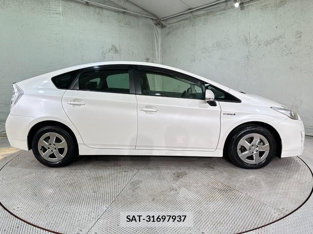 Toyota PRIUS 2011-05 8867421-15