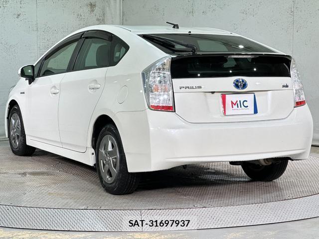 Toyota PRIUS 2011-05 8867421-18