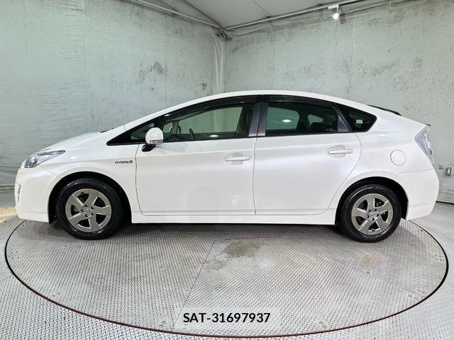 Toyota PRIUS 2011-05 8867421-19