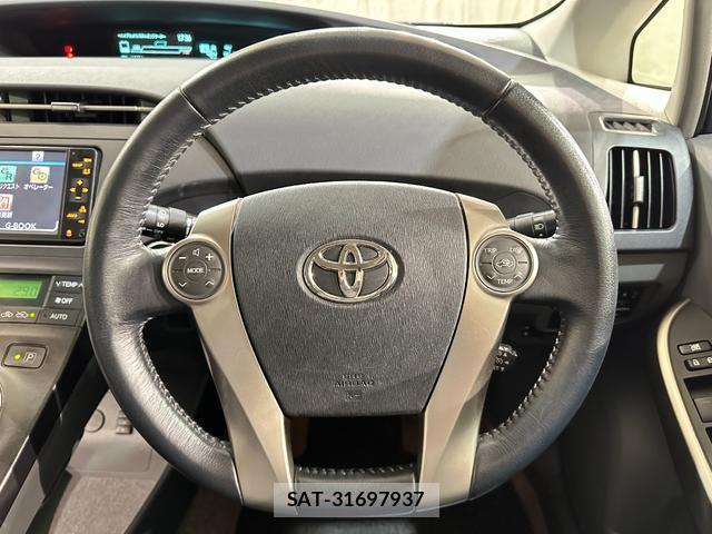 Toyota PRIUS 2011-05 8867421-6