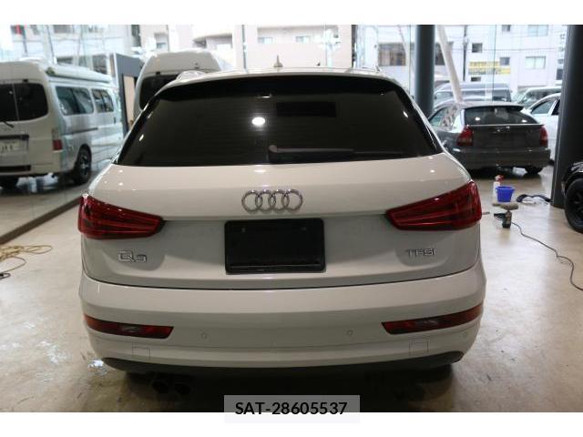 Audi Q3 2017-10 8867073-12