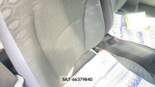Toyota RACTIS 2014-04 8865468-4