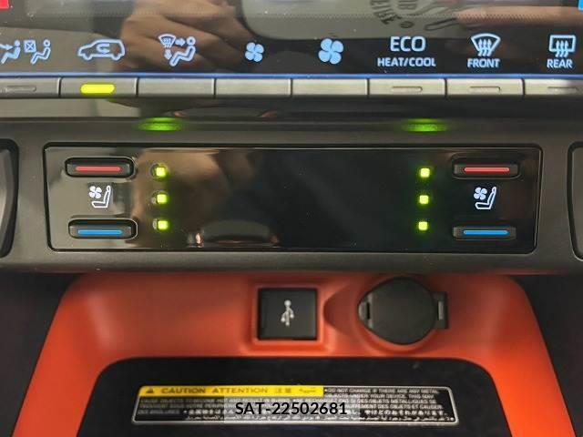 Toyota RAV4 2021-02 8865427-6