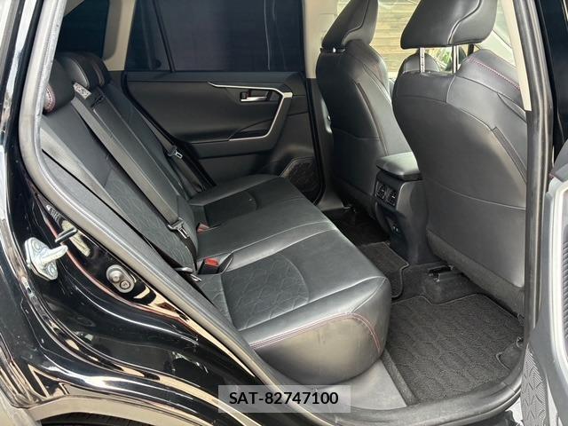 Toyota RAV4 2021-11 8866248-10