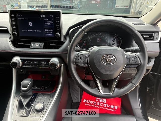 Toyota RAV4 2021-11 8866248-11