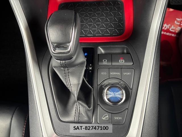 Toyota RAV4 2021-11 8866248-17
