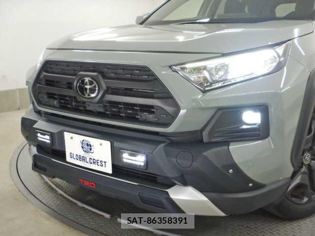 Toyota RAV4 2022-07 8866530-14