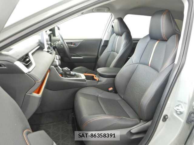 Toyota RAV4 2022-07 8866530-16