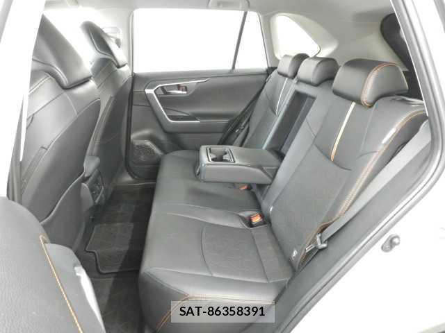 Toyota RAV4 2022-07 8866530-17