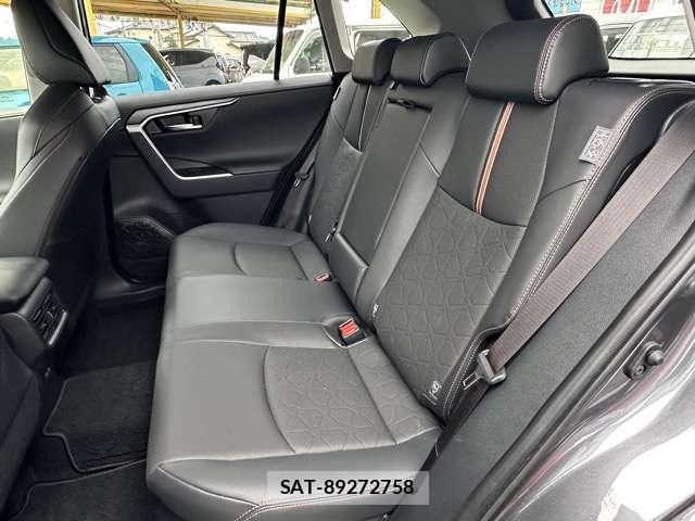 Toyota RAV4 2025-11 8866564-3