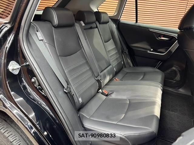 Toyota RAV4 2023-05 8866792-11