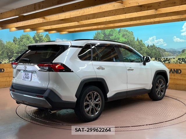 Toyota RAV4 2023-01 8867094-17