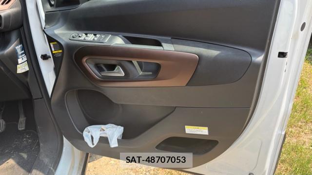 Peugeot Rifter 2023-06 8865980-8