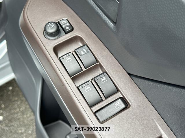 Toyota ROOMY 2019-06 8866706-14